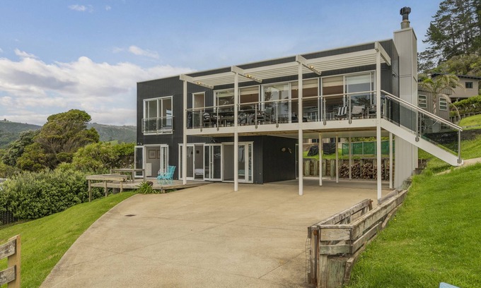 Kuaotunu House | Black House Lookout - Kuaotunu Holiday Home