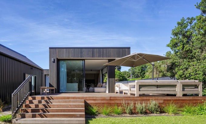 Onetangi House | Black House Onetangi Beach | You've Got It Maid