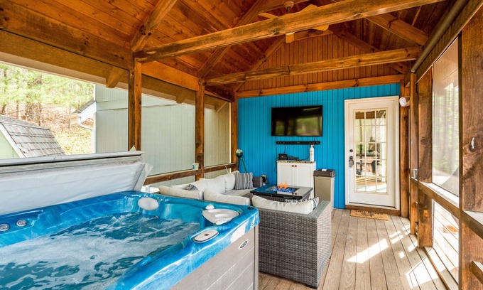 Old Fort House | Black Mountain & Asheville Relaxation! Waterfalls, Lakes, Hiking, Biking Trail!n