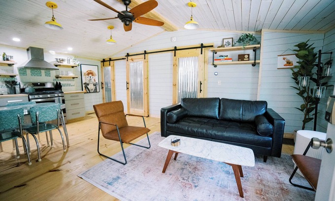 Black Mountain Cottage | Black Mtn Cottage w/hot tub + dog friendly - 20 min to Asheville
