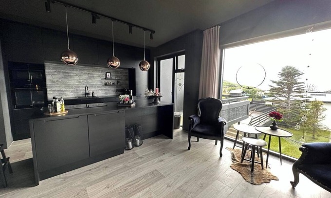 Grenivik Villa | Black Pearl - Villa with a view