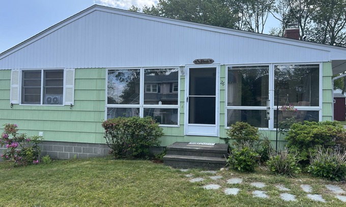 Gilman Cottage | Black Point Beach Club Cottage Rental