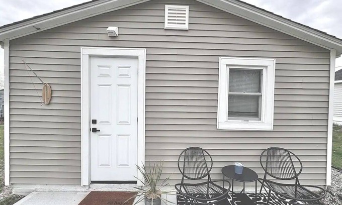 Niantic Apartment | Black Point Bungalow Near Downtown Niantic