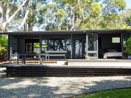 Hyams Beach House | Black Shack on Hyams Beach
