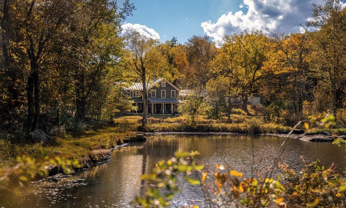 Highland House | Black Walnut Tree Farm: Farmhouse on 50 Acres