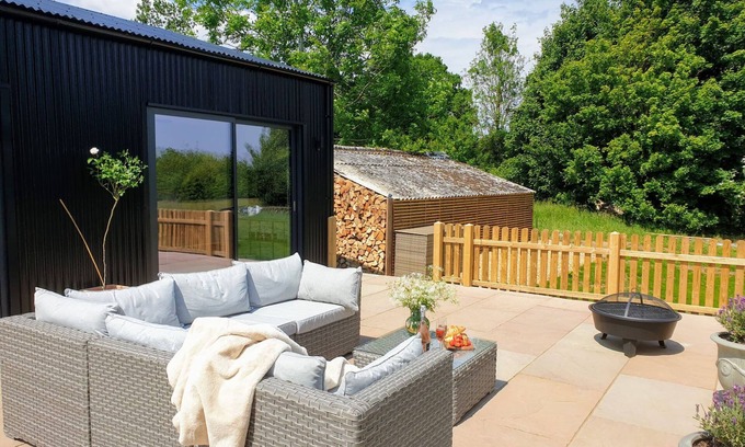 Howlett End House | Blackbarn Wood by Interhome