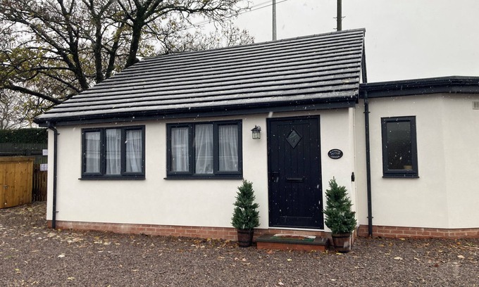 Rumney Cottage | Blackberry Cottage — Dog-Friendly Home in Cardiff
