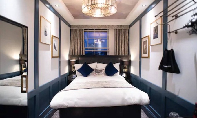 Earl's Court Hotel | Blackbird