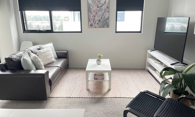 Monash Apartment | Blackdiamond 504 - Beautiful modern 2bd/2bth apartment + pool, spa, sauna access