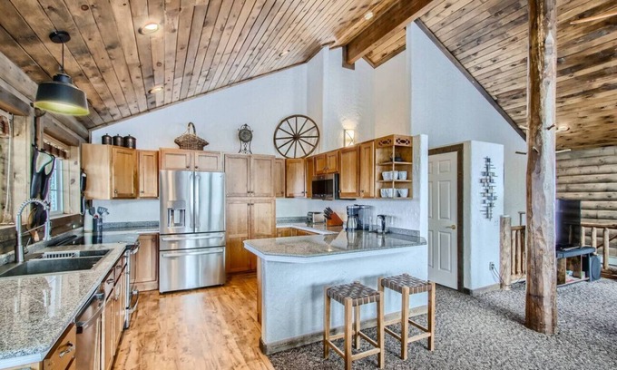 Black Hawk Cabin | Blackhawk I Golden Gate Canyon I Skiing I Hiking