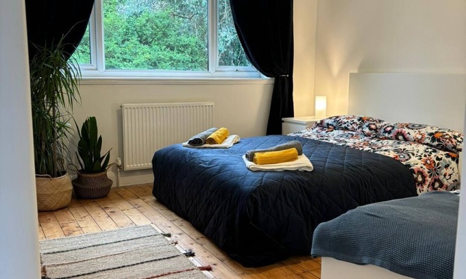 Manchester House | Blackley Rustic Gem: A Manchester Suburb Hideaway. 3 bedrooms, pets friendly.