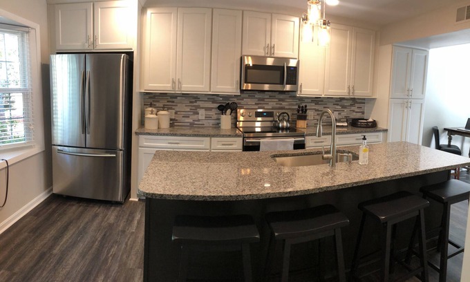 Hethwood - Prices Fork House | BLACKSBURG - Newly Renovated Luxury Townhouse - 1.1 Miles from Campus