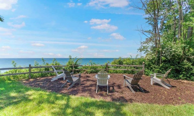 South Haven House | Blackstone on the Bluff | Lake Views | Historic