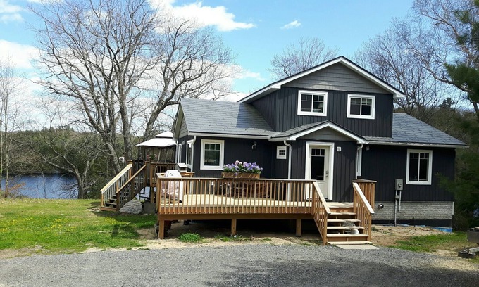 The Archipelago Cottage | Blackstone's Lakeside retreat- tranquility and relaxation await!