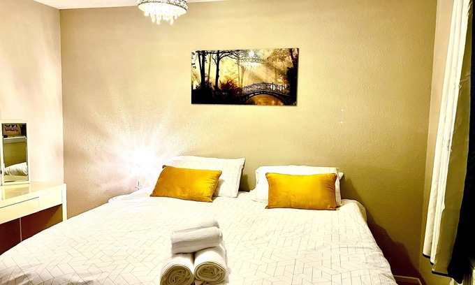 Camberley House | Blackwater, Camberley Homestay Service Accommodation