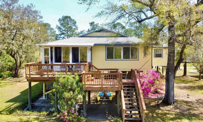 Milton House | Blackwater Haven - Waterside 3 Bedroom Home with Boat Slip