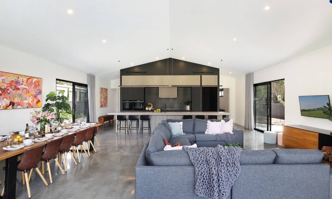 Willow Vale House | Blackwood Manor Retreat - unforgettable moments for large families or groups.