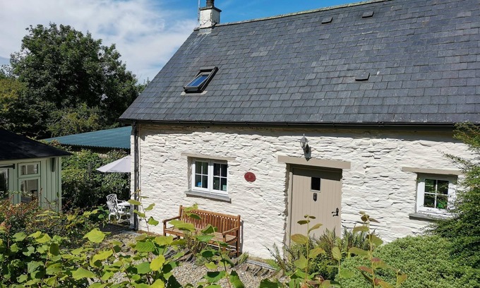 Newcastle Emlyn Cottage | Blaenfforest Granary, Newcastle Emlyn