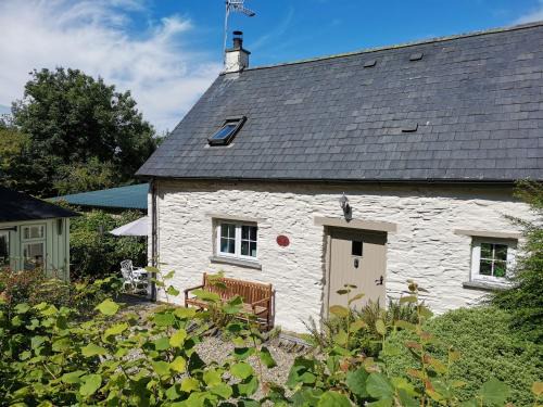 Newcastle Emlyn House | Blaenfforest Granary Newcastle Emlyn