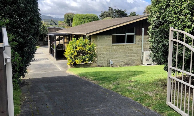 Waikanae House | Blair Holiday House, Waikanae Beach