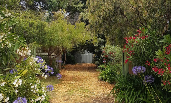 Blairgowrie House | Blairgowrie cottage by the sea, private and tranquil.