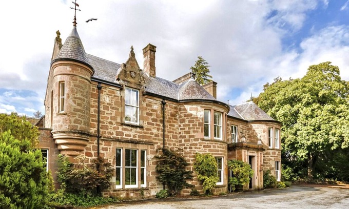 Murthly Villa | Blairgowrie Manor - Fifteen Bedroom Villa, Sleeps 33