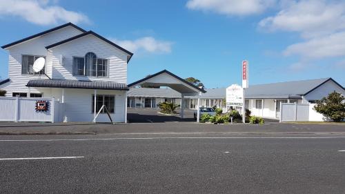 Whangamata Hotel | Blake Court Motel