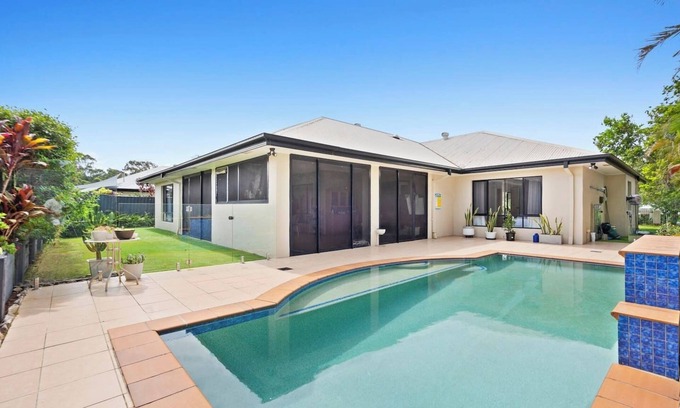 Coomera House | Blanco Pool House Splash and Relax with Family