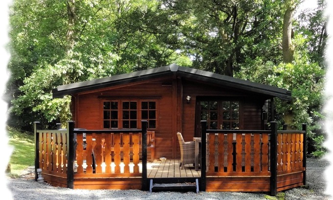 Elterwater Cabin | Blelham Tarn (Rustic yet modern cabin in tranquil woodland with own EV charger)