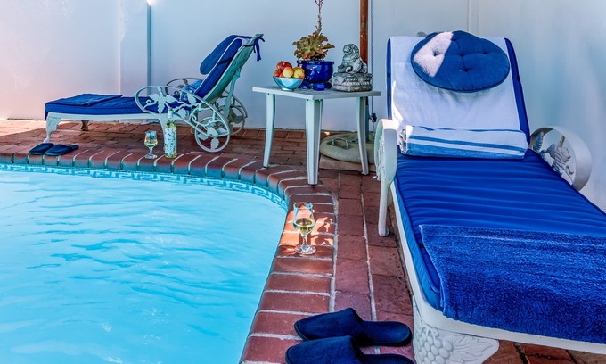 Franschhoek Cottage | Bleu Cobalt Cottage is a lovely and private self-catering cottage.