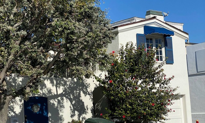 Hermosa Beach House | Bleu's Beach House - 1 BR Ocean Front