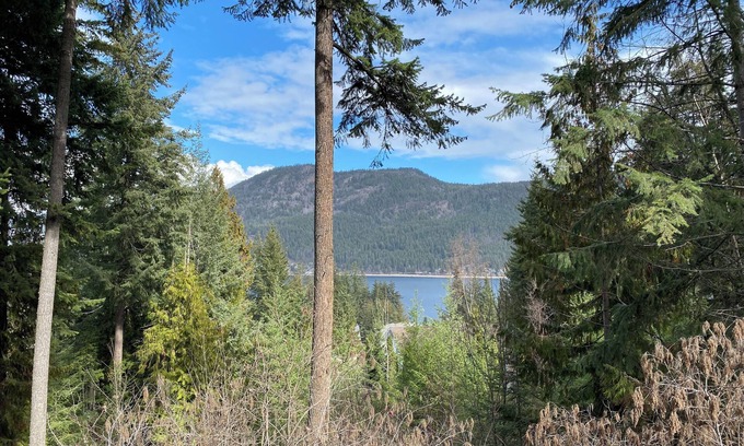 Blind Bay House | Blind Bay Chalet with lake views, privacy, sauna, hikes, golf, 5 mins to beach