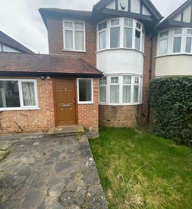 Potters Bar House | Bling Paradise