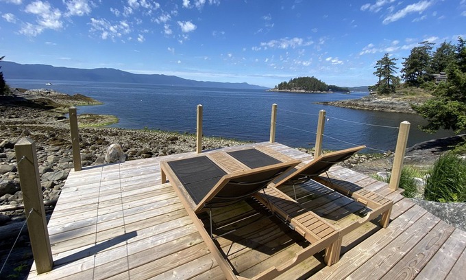 Madeira Park Cabin | Bliss on the Bay seascapes and Island Views ?