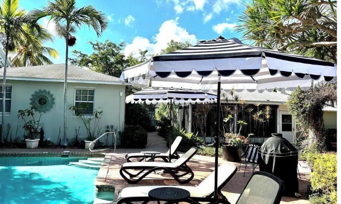 Mango Groves Villa | Bliss Pool Villa 3 - Walk to Beach & Downtown