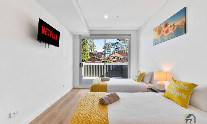 Burwood Apartment | Bliss Retreat with 2 single bed