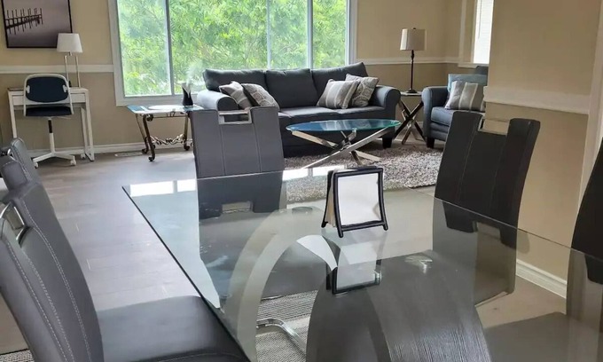 Abbotsford House | Blissful 4 bedroom Oasis Abbotsford, BC