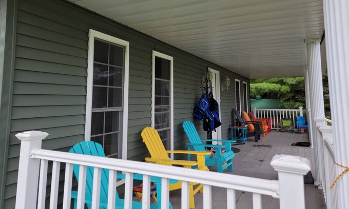 Irons Cottage | Blissful Bass Lake Family Escape