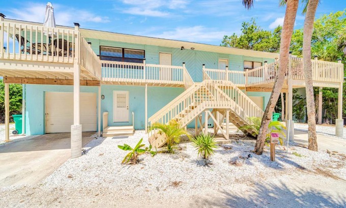 Englewood House | Blissful Beach Retreat A