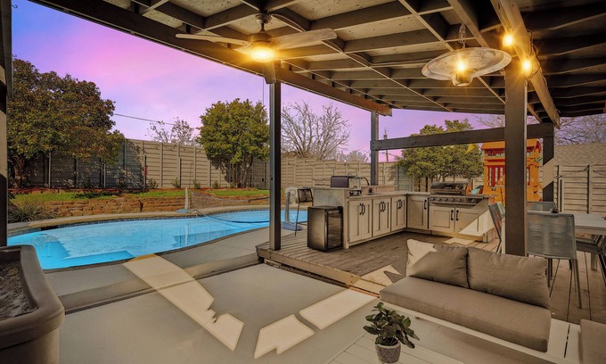 DeSoto House | Blissful bonding Desoto