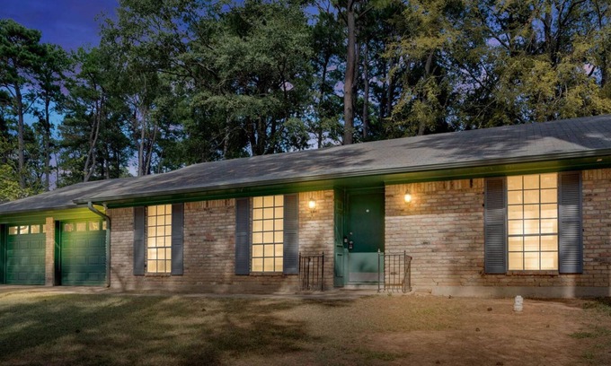 Shreveport House | Blissful, Cozy, Cute, 3-Bedroom Spacious House, Sleeps 8