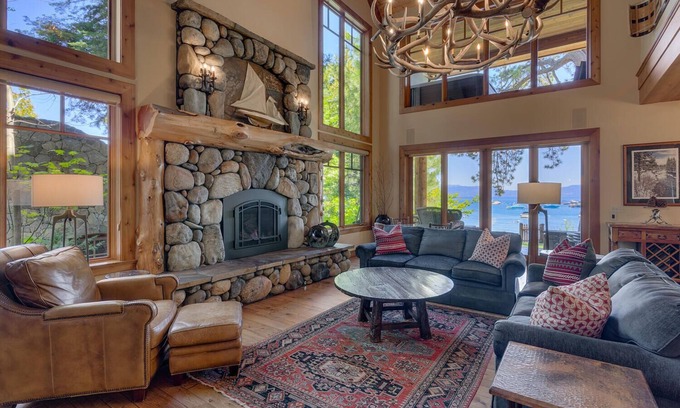 Homewood House | Blissful Days - Lakefront - TLUXP