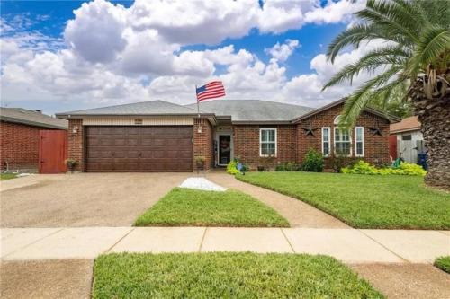 Flour Bluff House | Blissful Heated Pool Retreat