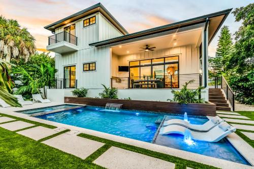 Holmes Beach House | Blissful Paradise
