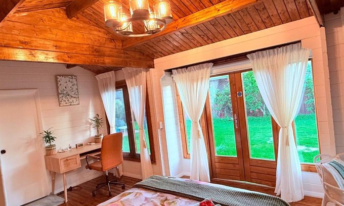 Wentworthville House | Blissful Wooden Haven - complete place is yours 5 min drive or train from parramatta