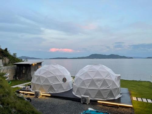 Kurahashi House | bLOCAL Sugawa House - 2 BR Beach Front House for 8 Ppl