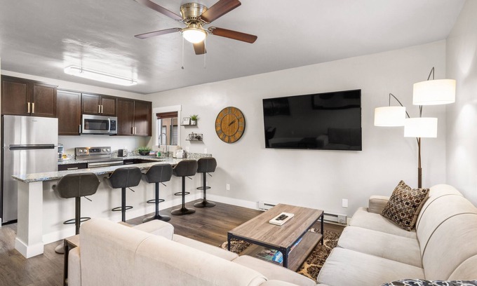 West Yellowstone Apartment | Blocks from the National Park- Yellowstone Hideaway Unit B