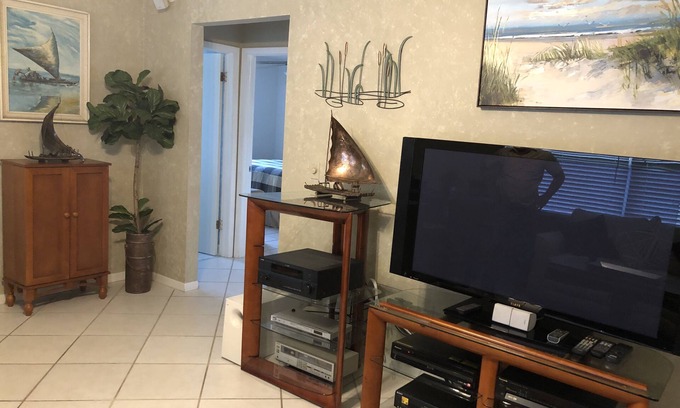 Naples Park House | Blocks to the Beaches