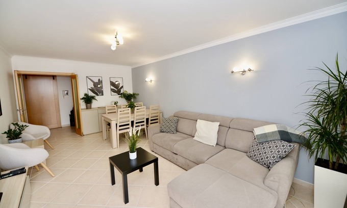 Alcobaca Apartment | Bloom - Great 3 Bedroom Apartment With Free Wi-fi