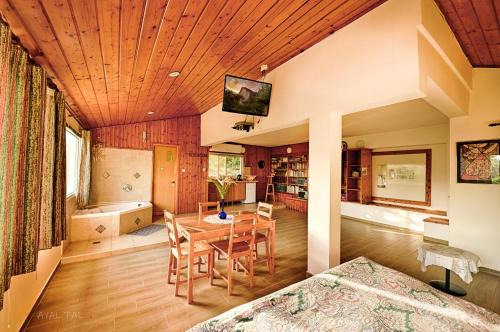 Amirim Cabin | Bloom's Studio הסטודיו של בלום